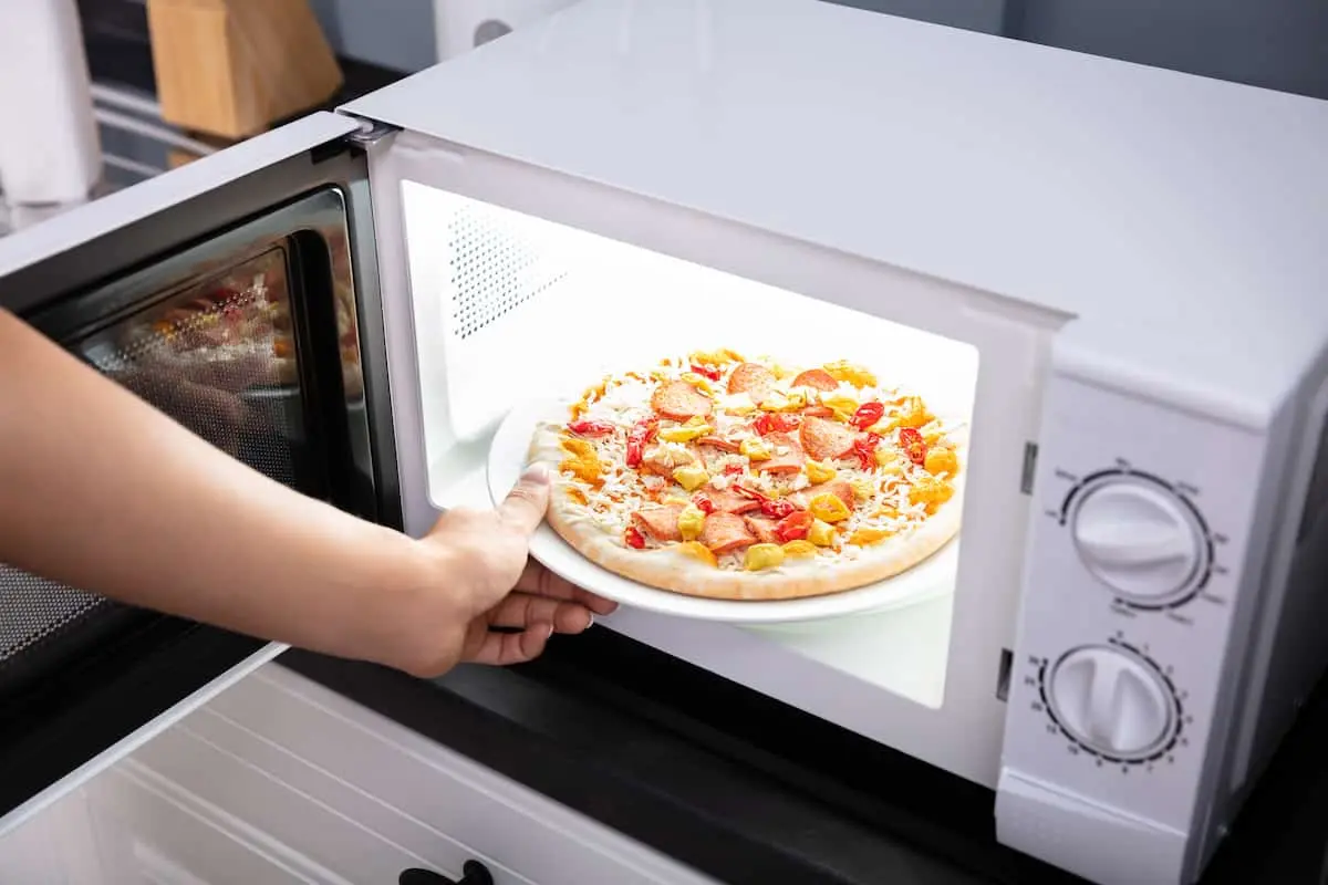 can you cook pizza in a microwave oven - Can you cook a pizza in a microwave