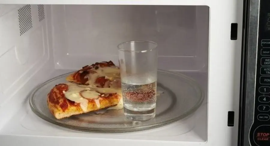 recalentar pizza en microondas - Cómo calentar algo en el microondas sin que se ablande