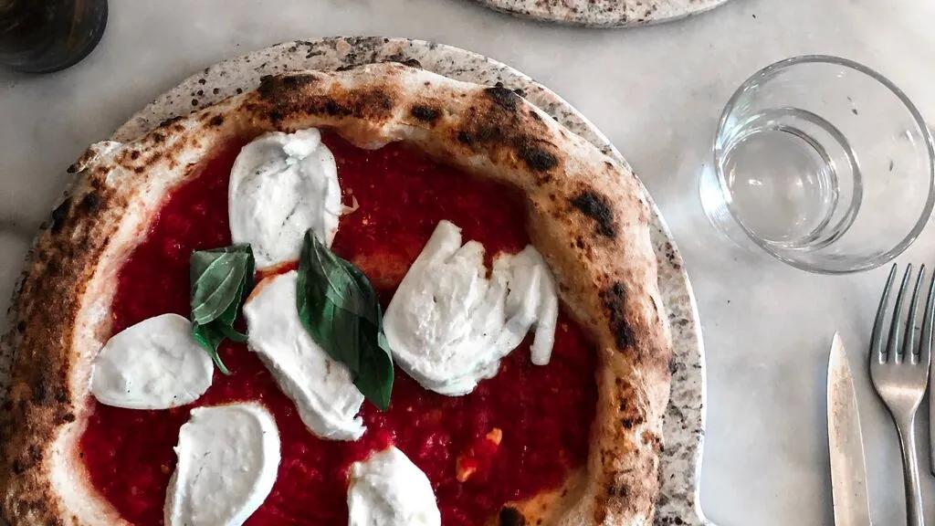 mejor pizza napoles - Cómo se come una pizza en Nápoles