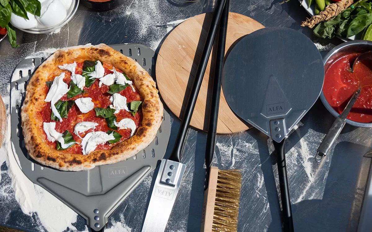 herramientas para hacer una pizza - Cómo se llama donde se pone la pizza en el horno