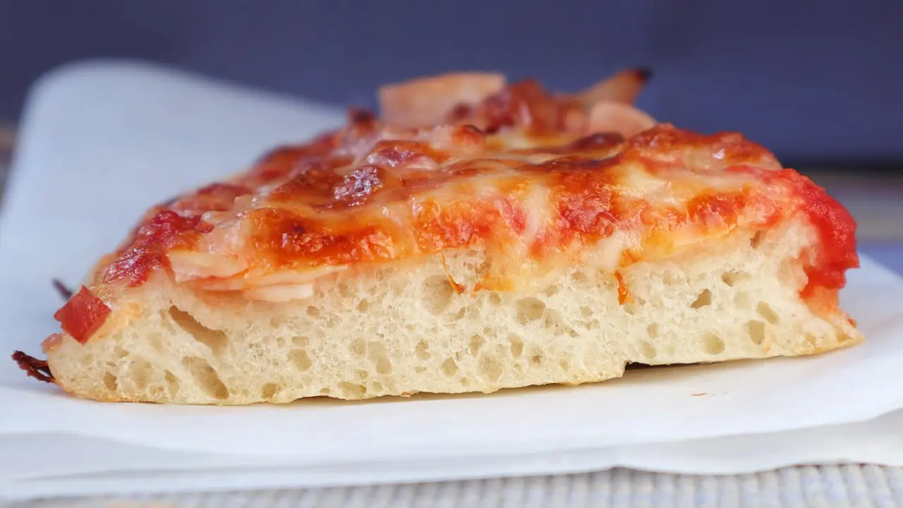 La deliciosa pizza de masa gruesa - La pizza siciliana tiene una masa gruesa o fina pizza masa gruesa - La pizza siciliana tiene una masa gruesa o fina
