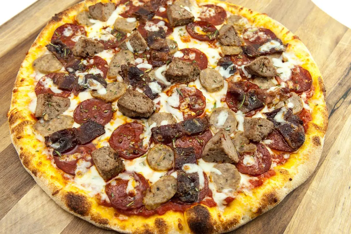 pizza cuatro carnes - Qué lleva la pizza 3 carnes