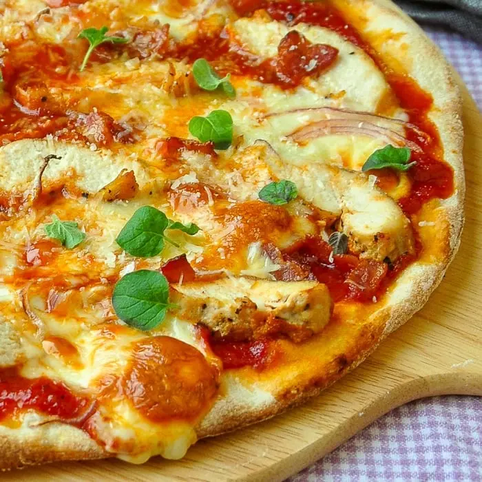 La deliciosa y crujiente pizza de pollo - Que tiene la Pizza Chicken Garlic crispy chicken pizza - Que tiene la Pizza Chicken Garlic