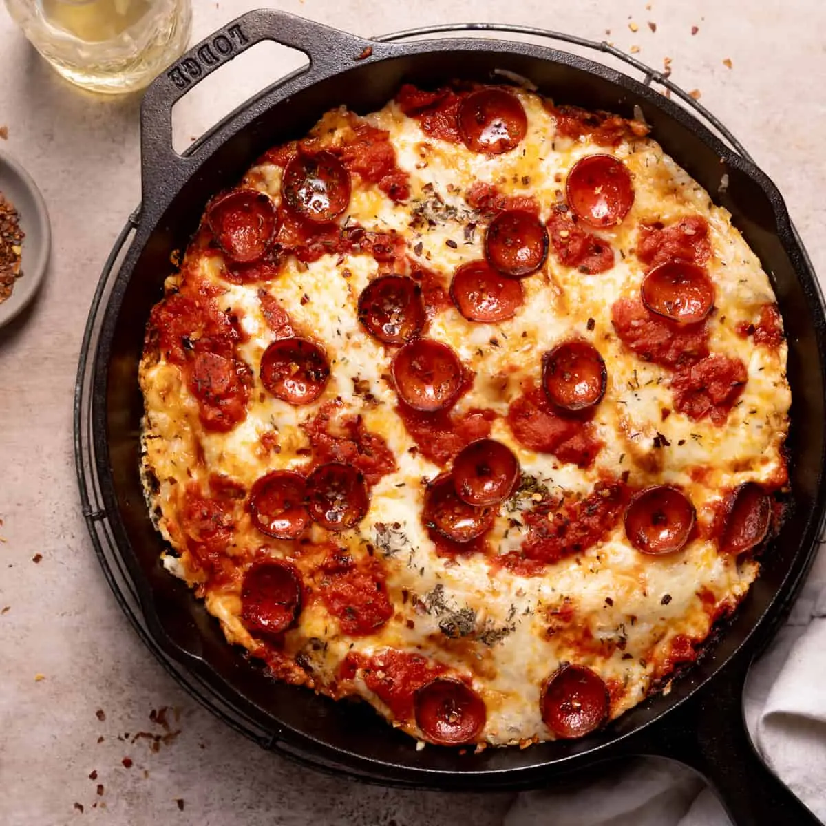 Receta de pizza en sartén de hierro fundido: una opción deliciosa y versátil - Will pizza dough stick to cast iron cast iron pizza recipe - Will pizza dough stick to cast iron